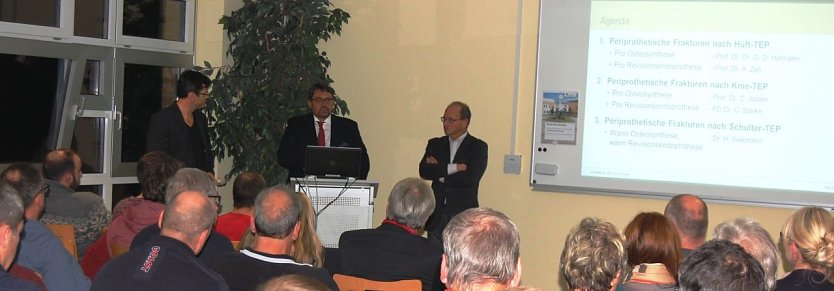 Dr. Lindemann-Sperfeld (Mitte) in der Diskussionsrunde (Foto: HELIOS/D. Mansfeldt)