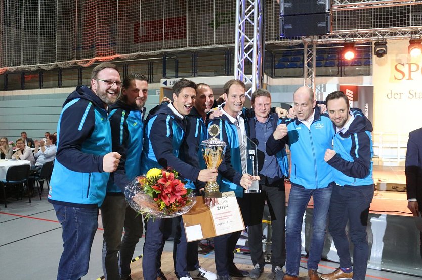 Platz 1 in der Mannschaftswertung ging an die "alten Herren" des SVC (Foto: Angelo Glashagel) Platz 1 in der Mannschaftswertung ging an die "alten Herren" des SVC (Foto: Angelo Glashagel)