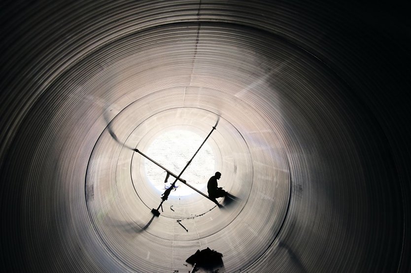 Schweißarbeiten an den neuen Trinkwasserröhren (Foto: Wasserverband Nordhausen) Schweißarbeiten an den neuen Trinkwasserröhren (Foto: Wasserverband Nordhausen)