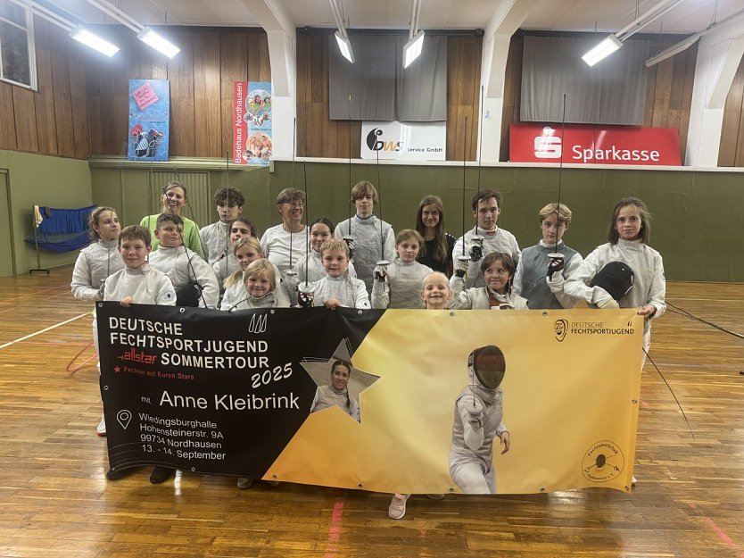 Der Fechtnachwuchs konnte mit Anne Kleibrink trainieren (Foto: Susanne Nikoleizig) Der Fechtnachwuchs konnte mit Anne Kleibrink trainieren (Foto: Susanne Nikoleizig)