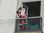 Hinter dem 24. Fenstert&uuml;rchen verbarg sich heute morgen der Weihnachtsmann h&ouml;chstpers&ouml;nlich (Foto: Theater Nordhausen/Loh-Orchester Sondershausen GmbH)