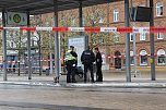 Herrenlose Tasche auf dem Bahnhofsvorplatz sorgt für Polizeieinsatz (Foto: S. Dietzel)