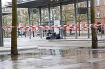 Herrenlose Tasche auf dem Bahnhofsvorplatz sorgt für Polizeieinsatz (Foto: S. Dietzel)