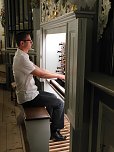 Organist an der Strobelorgel (Foto: P. Zimmer)