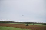Airbus fliegt im Tiefflug über Felder im Kyffhäuserkreis (Foto: S. Dietzel)