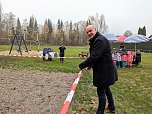 B&uuml;rgermeister Steffen Grimm er&ouml;ffnete den neuen Piratenspielplatz in Bebra. (Foto: Janine Skara)