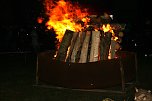 Osterfeuer in Kelbra am Gr&uuml;ndonnerstag mit Unterst&uuml;tzung der Feuerwehr (Foto: Ulrich Reinboth)