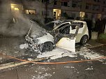 Drei Autos standen in Flammen (Foto: S. Dietzel)