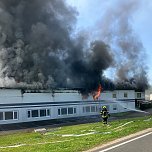 Spänelager steht in Flammen (Foto: Feuerwehr Heiligenstadt, Silvio Dietzel) Spänelager steht in Flammen (Foto: Feuerwehr Heiligenstadt, Silvio Dietzel)