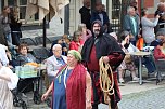 211. Brunnenfestumzug in Bad Langensalza mit vielen fr&ouml;hlichen Akteuren (Foto: Eva Maria Wiegand)