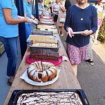 Viele Menschen kamen zum 2. Flohmarkt in das Naturschwimmbad Heldrungen (Foto: Peter Ke&szlig;ler)