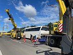 Verungl&uuml;ckter Bus an der A38 (Foto: S. Dietzel)