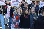 Protestdemo gegen die schlechten Bedingungen an der Regelschule in Niedrsachswerfen (Foto: oas) Protestdemo gegen die schlechten Bedingungen an der Regelschule in Niedrsachswerfen (Foto: oas)