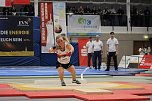 Sportlerinnen und Sportler begeisterten beim Indoor-Kugelsto&szlig;en, in der Wiedigsburghalle in Nordhausen, das Publikum (Foto: Eva Maria Wiegand)