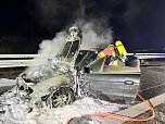 Auto brannte aus (Foto: Feuerwehr Heringen/Silvio Dietzel)