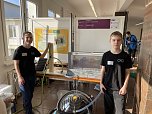 .Erik Willmann (l.) und Hagen Willman (r.) erhielten f&uuml;r ihre Erfindung beim Regionalwettbewerb Jugend forscht 2024/25 in Halle (Saale) einen Sonderpreis der IHK Halle-Dessau. (Foto: IHK Halle-Dessau)