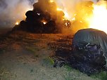 Strohballen standen in Flammen (Foto: Feuerwehr Bad Frankenhausen/Silvio Dietzel)