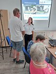 Vortrag der Mitarbeiterin der Landespolizeiinspektion Th&uuml;ringen &uuml;ber Verkehrssicherheit im Alter im Seniorentreff Jecha (Foto: Wolfgang Dittrich)
