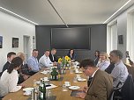 Gespräche mit Politikern zum Industriegebiet Goldene Aue (Foto: C.Rheinländer) Gespräche mit Politikern zum Industriegebiet Goldene Aue (Foto: C.Rheinländer)