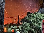 Wohnhaus in Flammen (Foto: S. Dietzel)