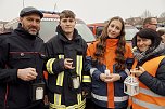 Übergabe des Friedenslichts aus Bethlehem an die Kreisjugendfeuerwehren. (Foto: vgf) Übergabe des Friedenslichts aus Bethlehem an die Kreisjugendfeuerwehren. (Foto: vgf)