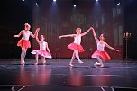 Das Ballettm&auml;rchen Aschenbr&ouml;del, aufgef&uuml;hrt von den Sch&uuml;lerinnen und Sch&uuml;lern des Tanzstudios Radeva.  (Foto: F. Kind)