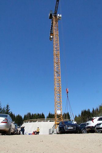 Die tats&auml;chliche H&ouml;he ist nur schwer auf's Bild zu bannen (Foto: agl)