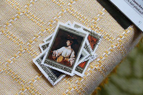 Rembrandt en miniature - in der Vielfalt der Briefmarkenwelt ist f&uuml;r jeden Geschmack etwas dabei (Foto: agl)