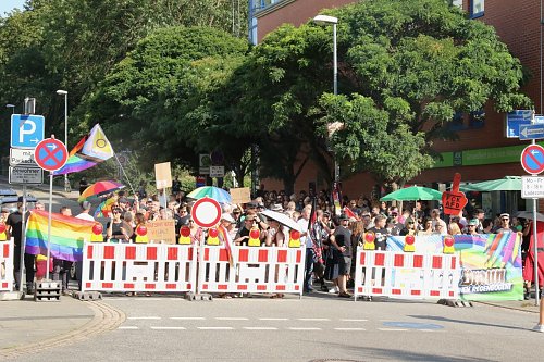 Gegenprotest in der Weberstra&szlig;e (Foto: agl)