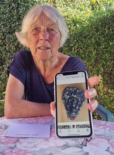 Hier waren "echte K&uuml;nstler" am Werk. Beschmierte Steine (Foto: nnz)