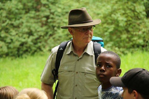 Hat den &Uuml;berblick: Knut Apel, der stellvertretende Leiter des Bleicher&ouml;der Forstamtes (Foto: agl)