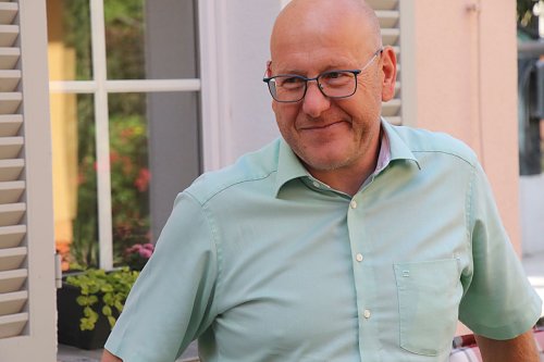 Das alte Haus soll wie eine Sonnenblume Gutes weitergeben, sagt Diakonie-Gesch&auml;ftsf&uuml;hrer Michael G&ouml;rk (Foto: agl)