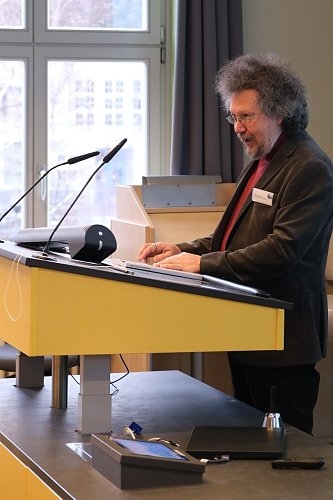 Prof. Dr.-Ing. Viktor Wesselak er&ouml;ffnet die 9. RET.Con 2026 an der Hochschule Nordhausen (Foto: Tim R&uuml;ckschlo&szlig;)