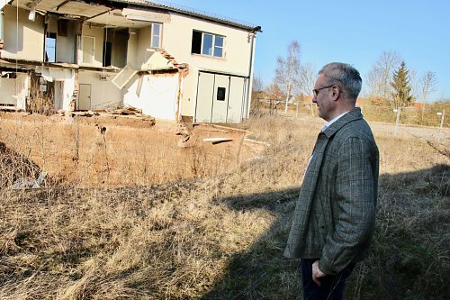 Gunnar Reuter am Erdfall, zehn Jahre sp&auml;ter (Foto: agl)