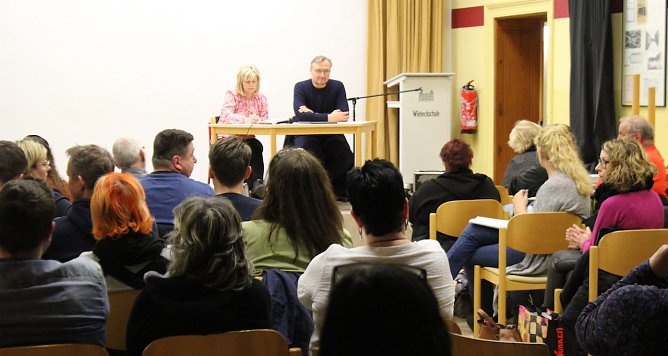 Einige Fragen hatten die Eltern und Lehrer bei der Diskussionsrunde in der Bad Langensalzaer Wiebeckschule (Foto: Eva Maria Wiegand)