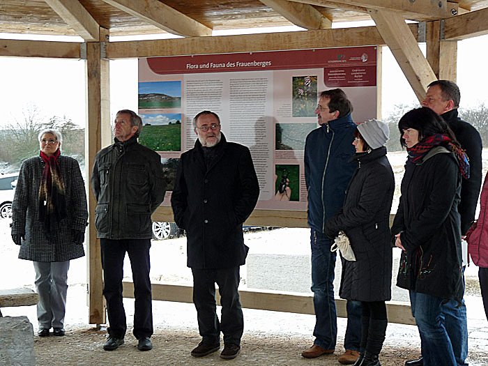 Infopunkt &uuml;bergeben (Foto: Karl-Heinz Herrmann)