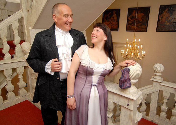 Einen musikalischer Reigen aus Filmen der 30-er und 40-er Jahre zum neuen Jahr mit dem Duo "cFietzke (Gesang/Moderation) und Norbert Fietzke (Piano)  (Foto: Regionalmuseum Bad Frankenhausen)