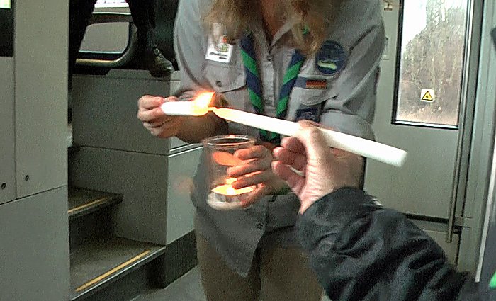 Friedenslicht angekommen (Foto: Karl-Heinz Herrmann)