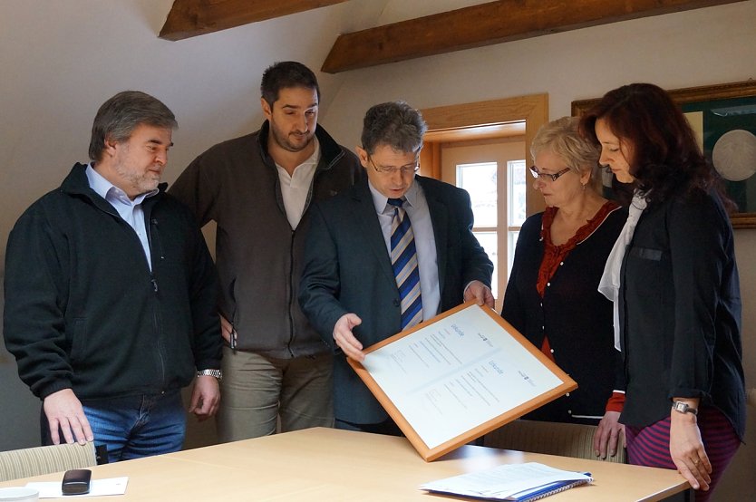 Urkunden f&uuml;r Neustadt (Foto: Sandra Witzel)