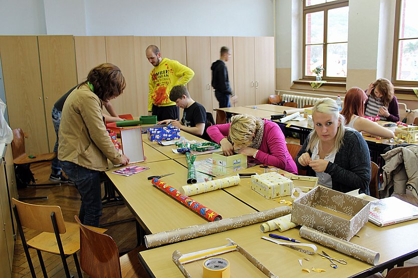Weihnachtsp&auml;ckchen an Asylbewerber (Foto: Karl-Heinz Herrmann)
