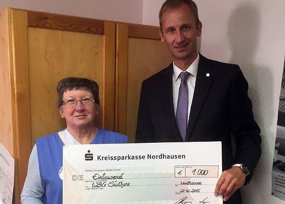 Spende an Tafel &uuml;bergeben (Foto: WBG S&uuml;dharz)