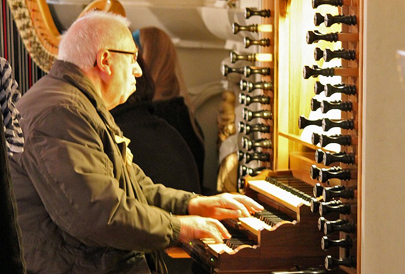 Festliches Weihnachtskonzert in Sondershausen (Foto: Karl-Heinz Herrmann) Festliches Weihnachtskonzert in Sondershausen (Foto: Karl-Heinz Herrmann)
