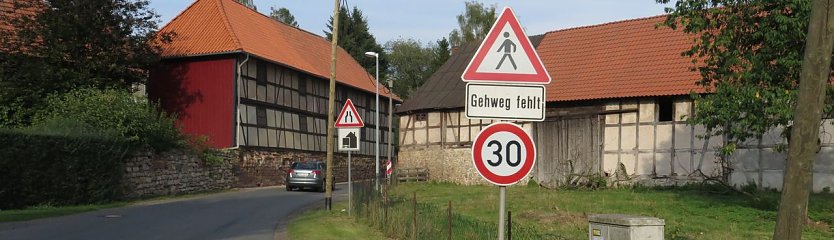 Ein Dorf ohne Fu&szlig;wege (Foto: nnz)