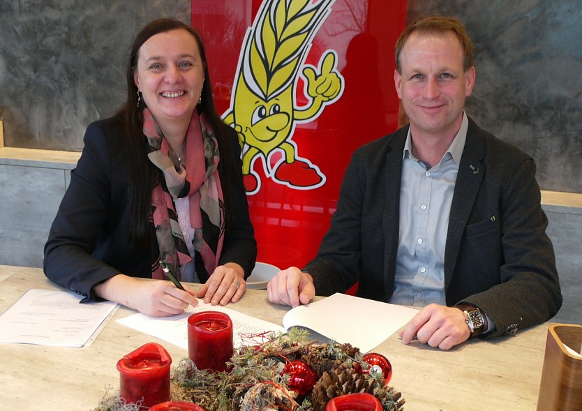 Vertragsunterzeichnung (Foto: Ilka Kühn) Vertragsunterzeichnung (Foto: Ilka Kühn)
