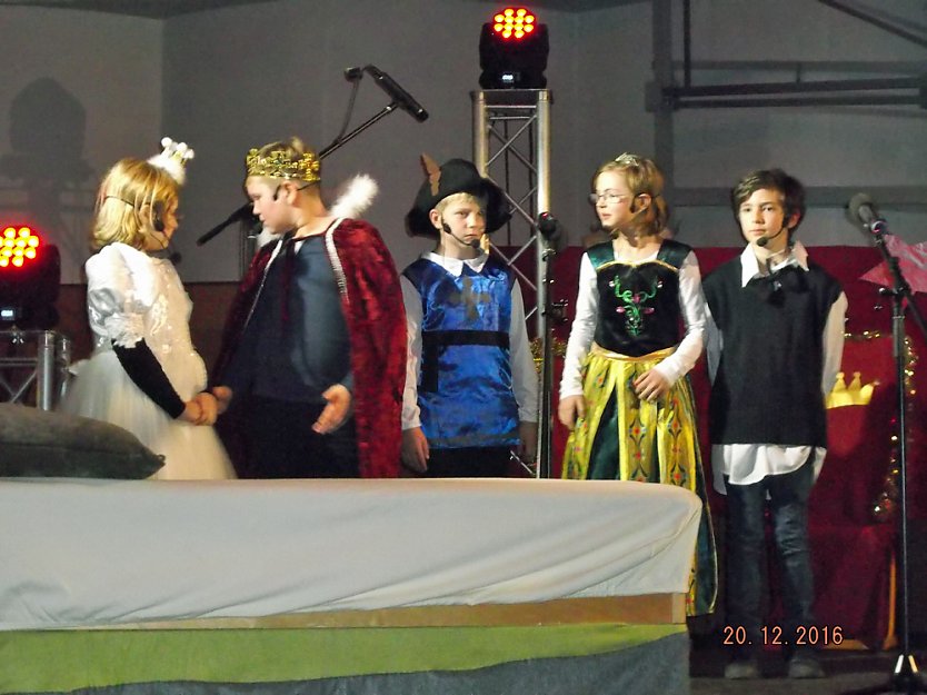 Weihnachtspremiere der Kurstadt-Grundschule (Foto: J. Springsguth)