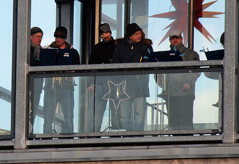 Weihnachtliche Posaunenklänge an Heiligabend (Foto: Karl-Heinz Herrmann) Weihnachtliche Posaunenklänge an Heiligabend (Foto: Karl-Heinz Herrmann)