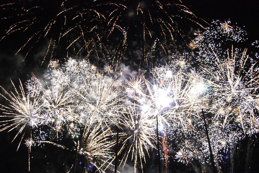 Feuerwerk - Beispielfoto (Foto: HELIOS) Feuerwerk - Beispielfoto (Foto: HELIOS)