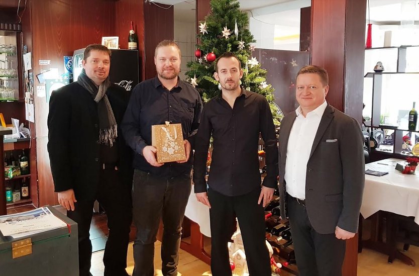 Gutschein&uuml;bergabe (Foto: Villa lampe)