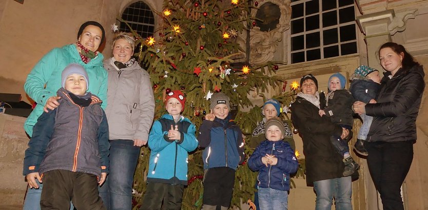 Weihnachtsbaumschm&uuml;cken in Nohra (Foto: R. Englert)