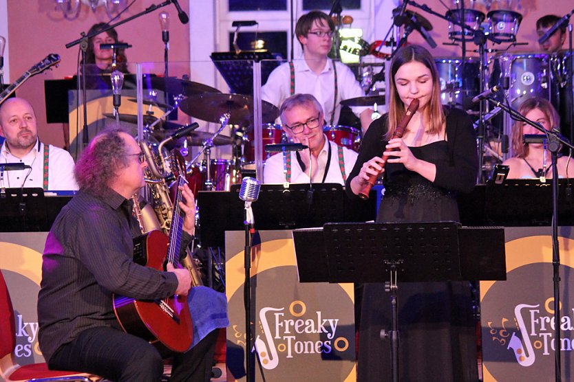 Wieder stehende Ovationen im Achteckhaus (Foto: Karl-Heinz Herrmann)